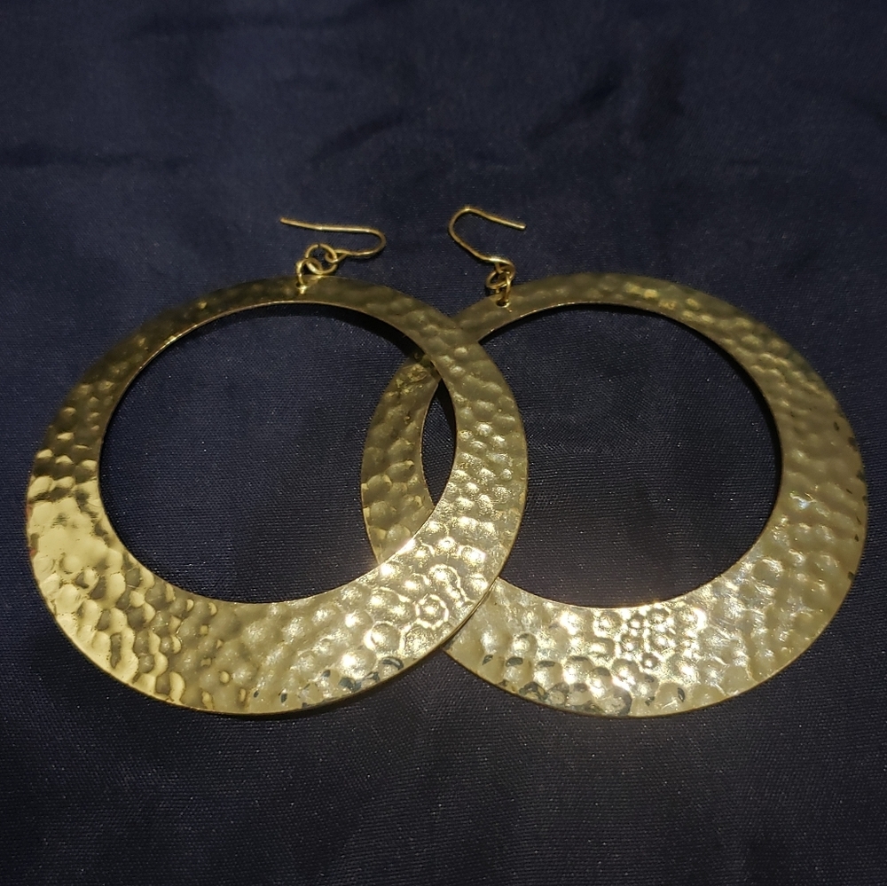 Textured hoop earrings